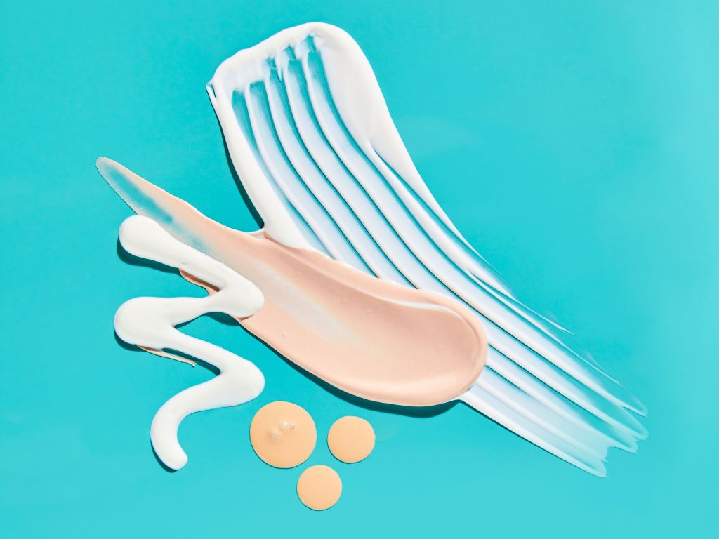 WHAT'S THE DIFFERENCE BETWEEN MINERAL AND CHEMICAL SUNSCREEN?